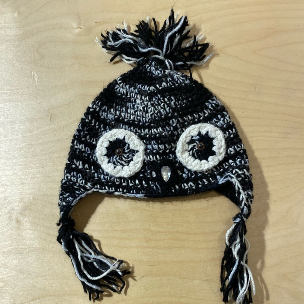 Black and White Owl Knit Hat (DH)